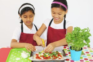 children making pizza